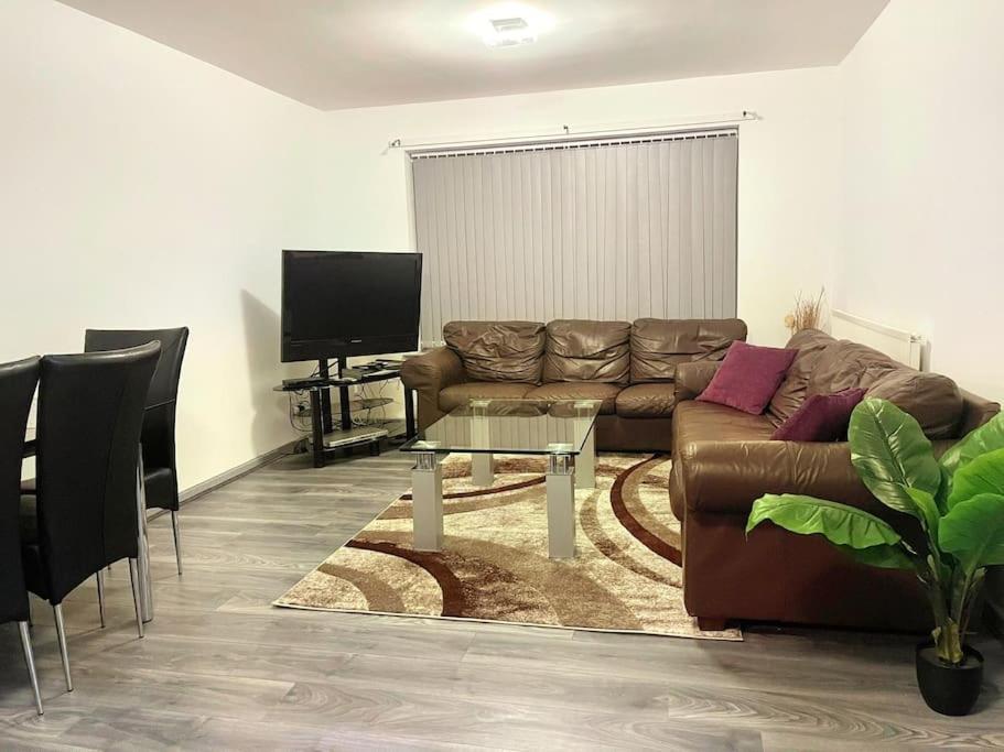 Lovely 3 Bed Ground Floor Apartment Near Qe Hospital Harborne Birmingham New ภายนอก รูปภาพ