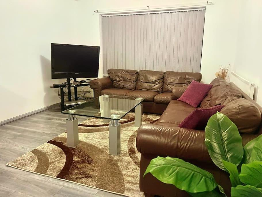 Lovely 3 Bed Ground Floor Apartment Near Qe Hospital Harborne Birmingham New ภายนอก รูปภาพ