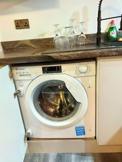 Lovely 3 Bed Ground Floor Apartment Near Qe Hospital Harborne Birmingham New ภายนอก รูปภาพ