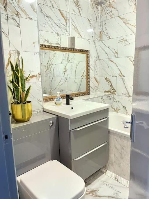 Lovely 3 Bed Ground Floor Apartment Near Qe Hospital Harborne Birmingham New ภายนอก รูปภาพ
