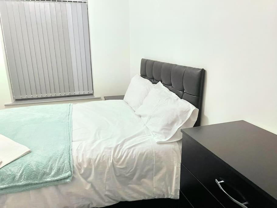 Lovely 3 Bed Ground Floor Apartment Near Qe Hospital Harborne Birmingham New ภายนอก รูปภาพ