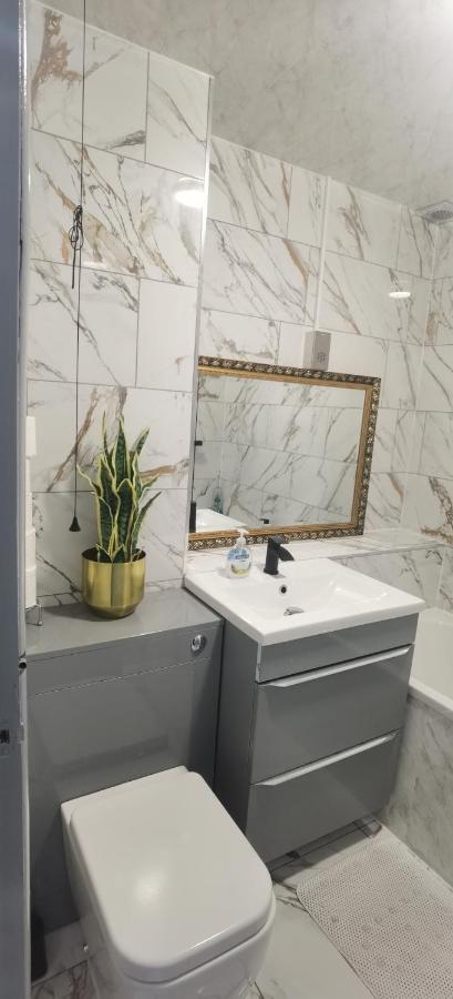 Lovely 3 Bed Ground Floor Apartment Near Qe Hospital Harborne Birmingham New ภายนอก รูปภาพ